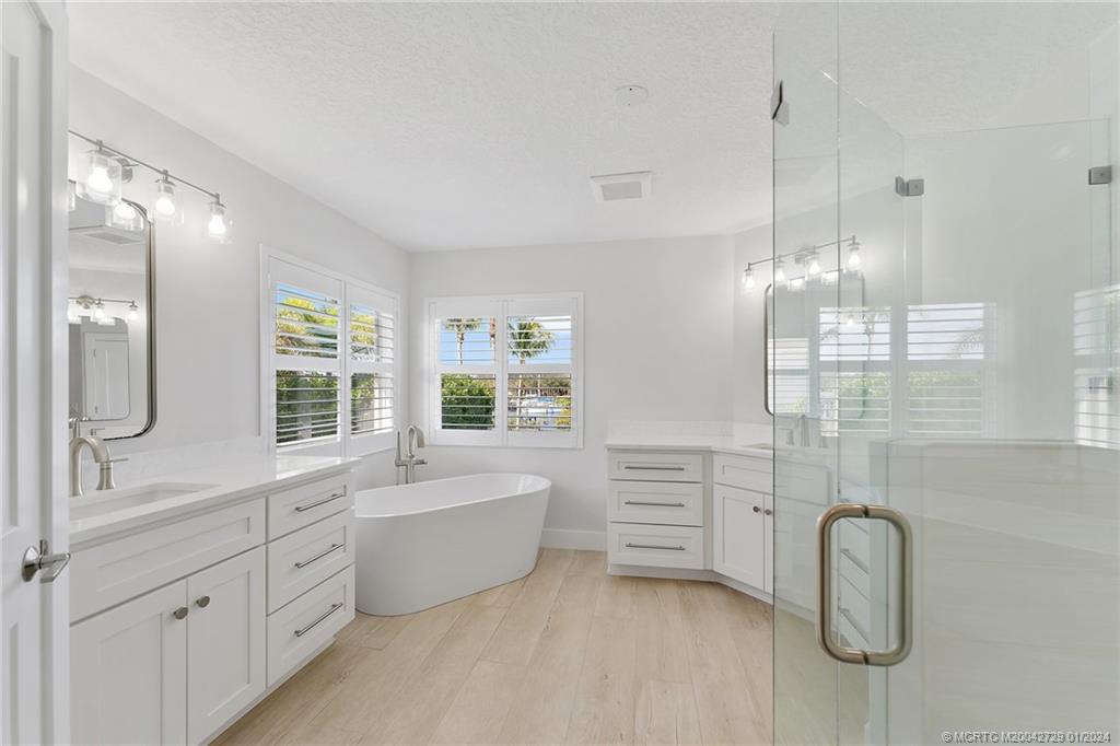 565 SW Yacht Basin Way