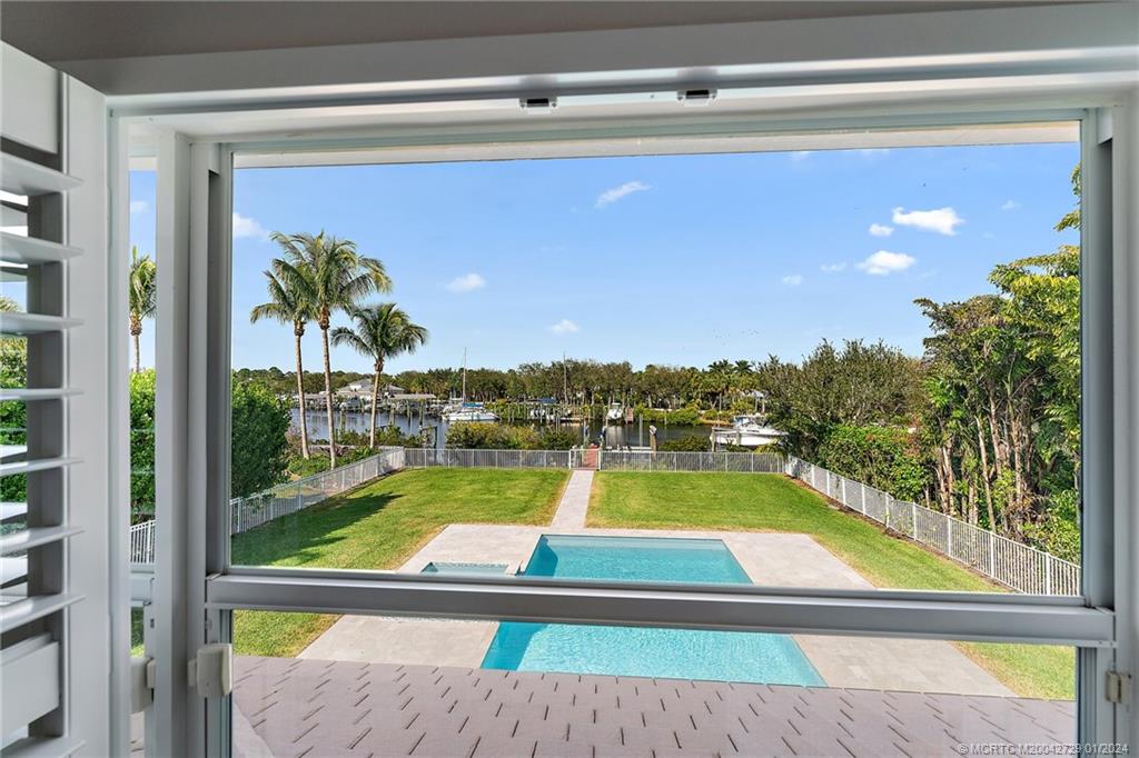 565 SW Yacht Basin Way