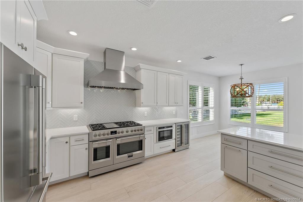 565 SW Yacht Basin Way