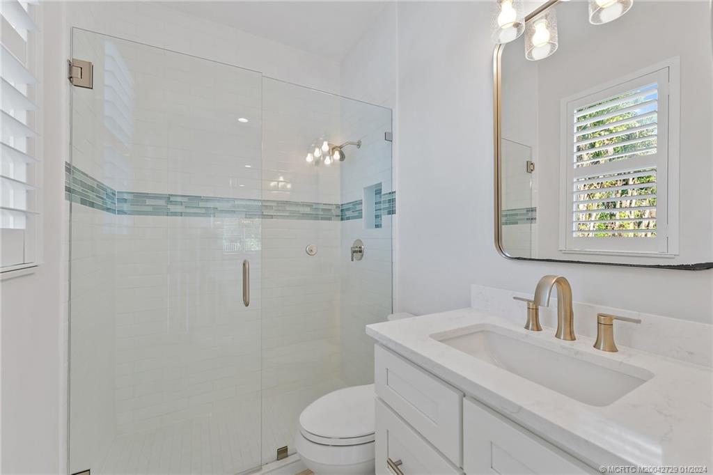 565 SW Yacht Basin Way