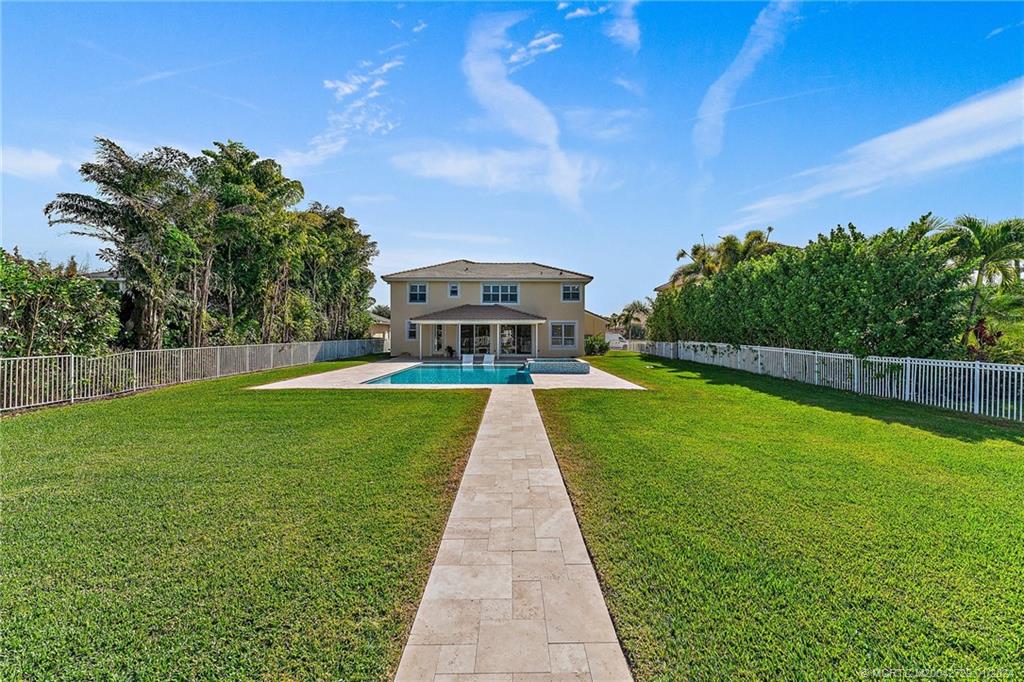 565 SW Yacht Basin Way