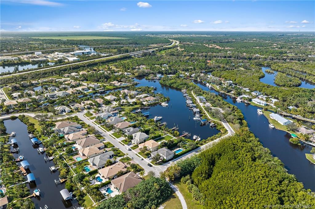 565 SW Yacht Basin Way