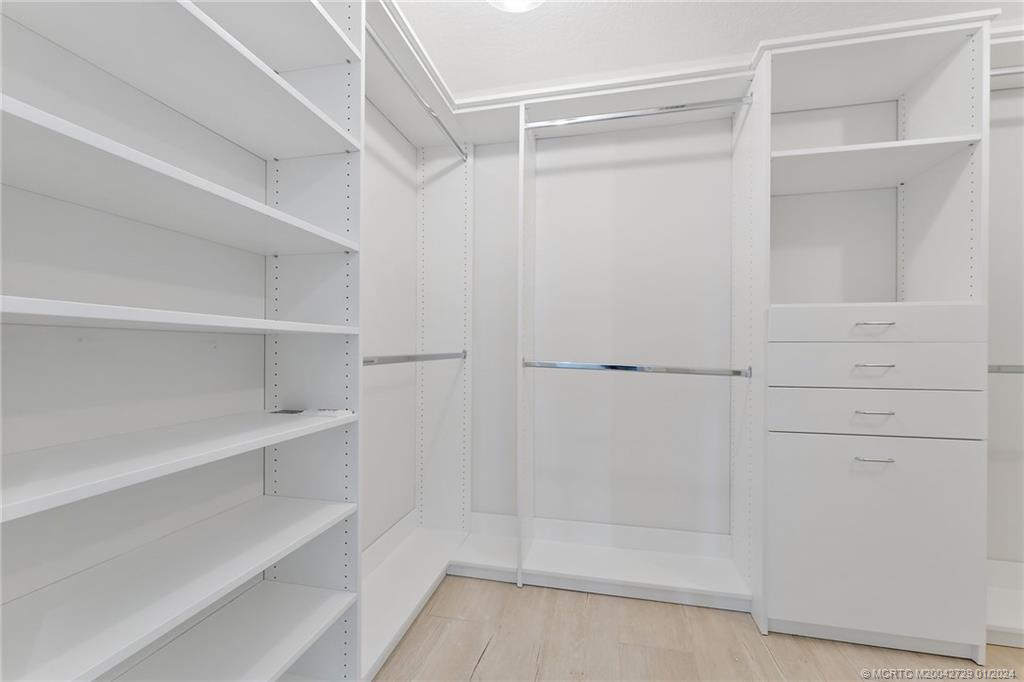 565 SW Yacht Basin Way