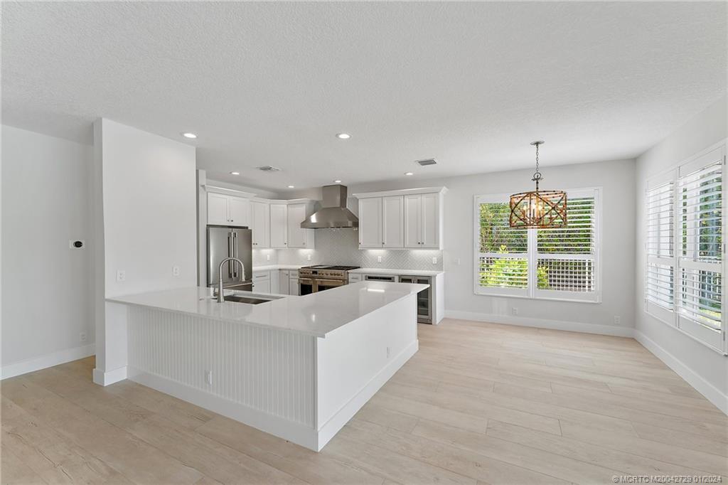 565 SW Yacht Basin Way