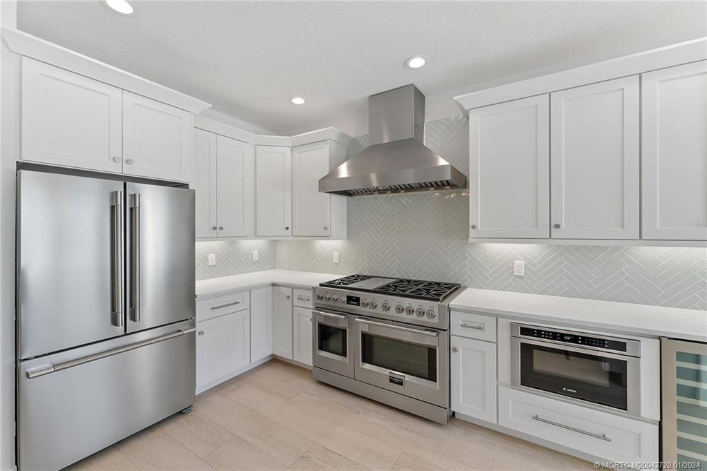 565 SW Yacht Basin Way