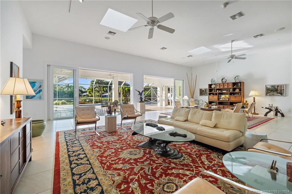 5016 SW Inverness Ct