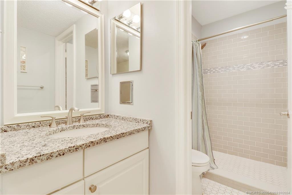 5313 SE Miles Grant Road 211