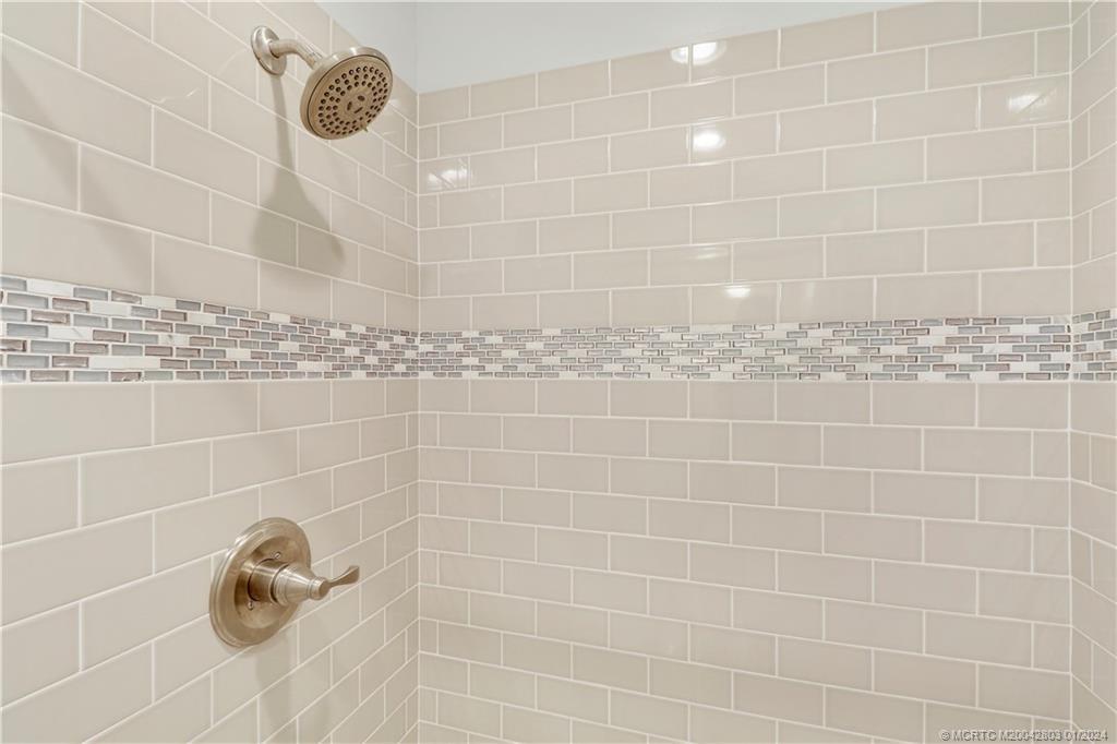 5313 SE Miles Grant Road 211