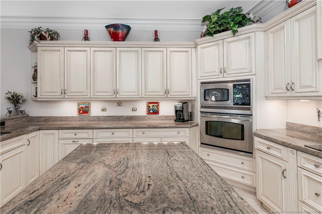 942 SE Willoughby Trace