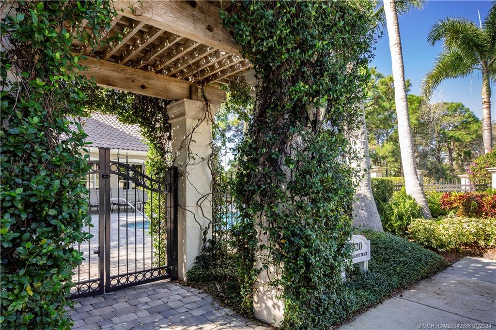 942 SE Willoughby Trace