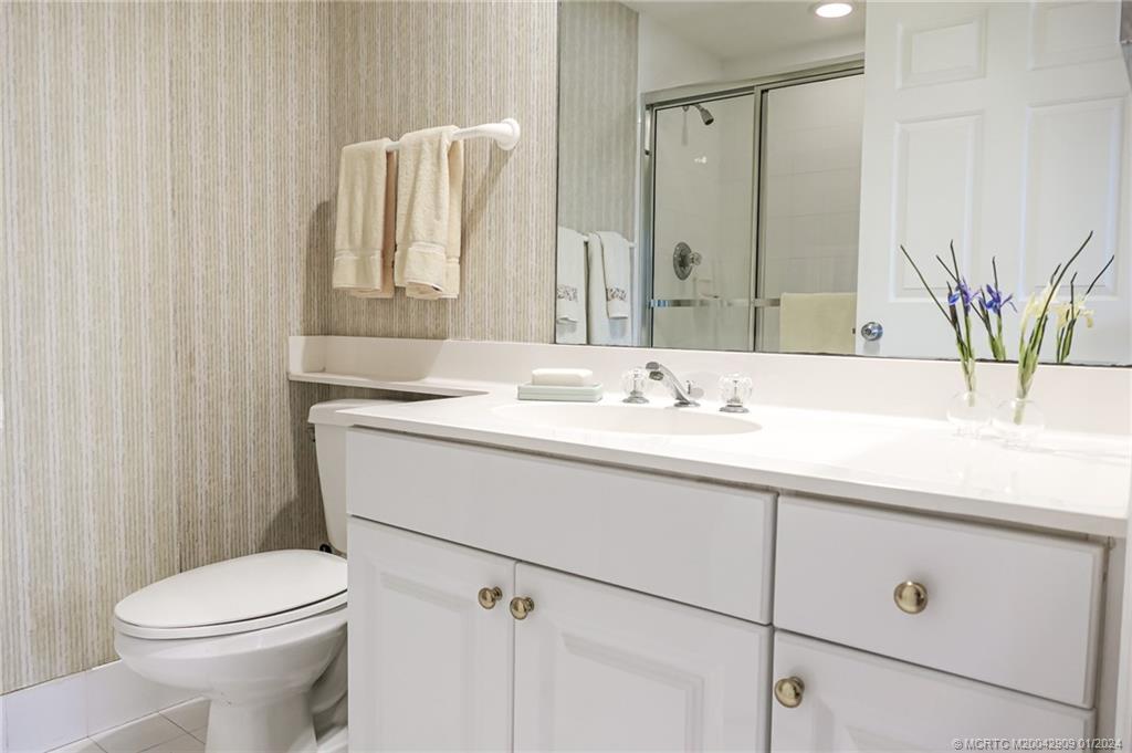 5800 NE Island Cove Way 2205