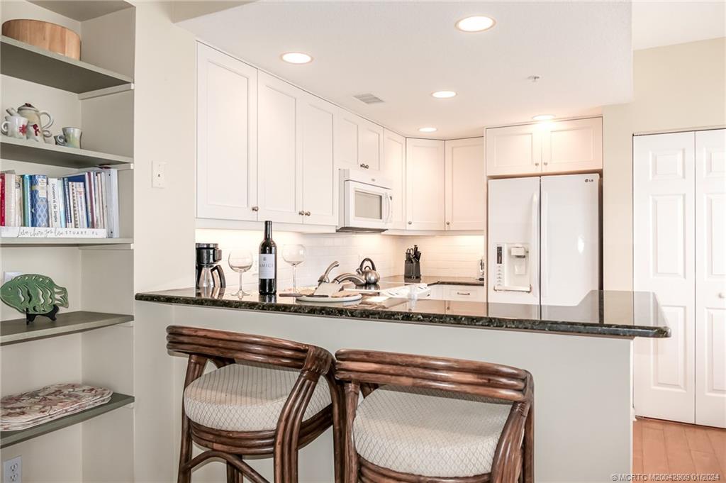 5800 NE Island Cove Way 2205