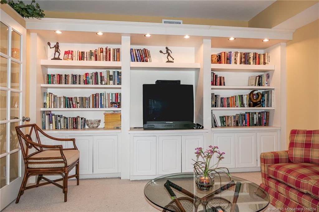 5800 NE Island Cove Way 2205