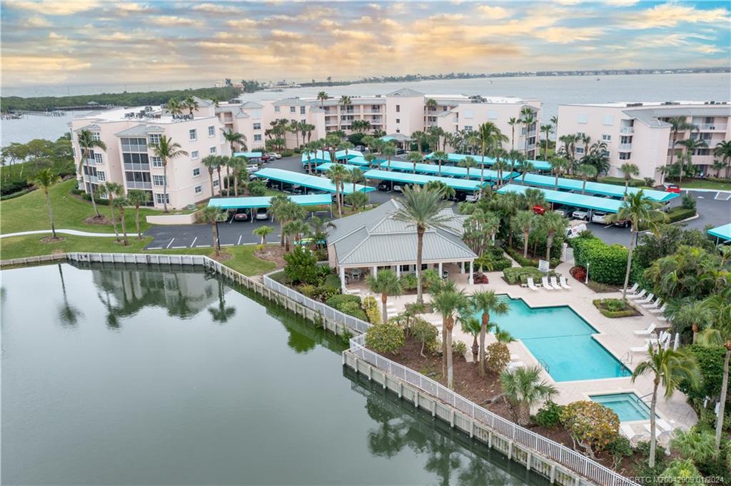 5800 NE Island Cove Way 2205