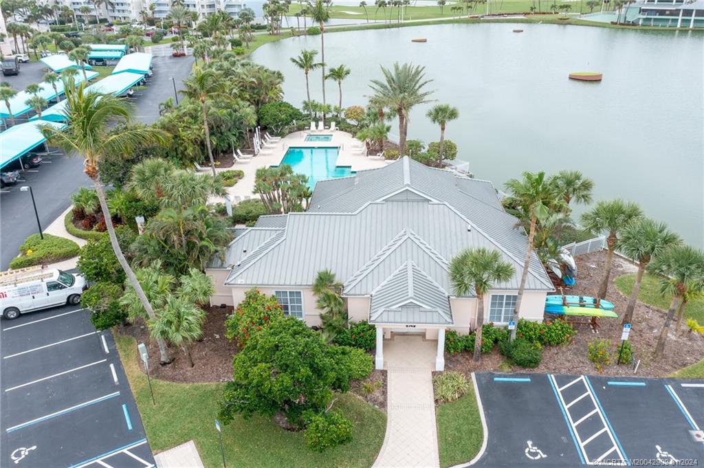 5800 NE Island Cove Way 2205