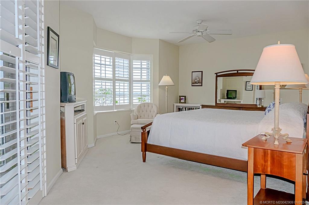 5800 NE Island Cove Way 2205