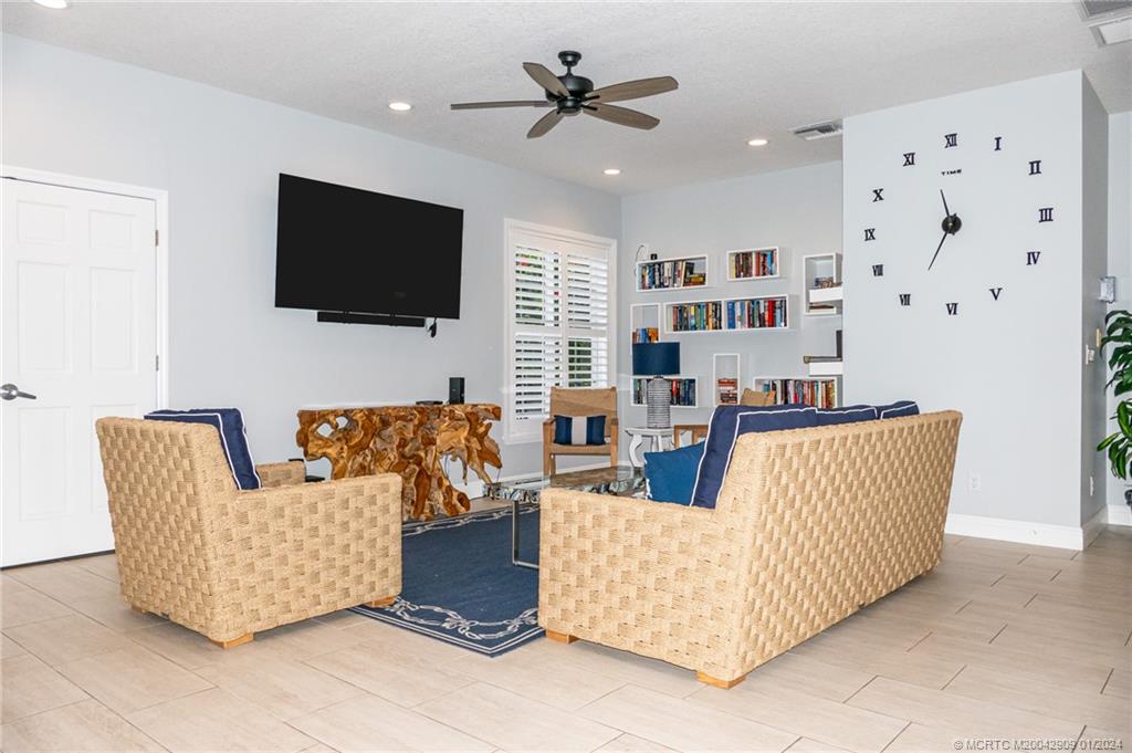 5800 NE Island Cove Way 2205