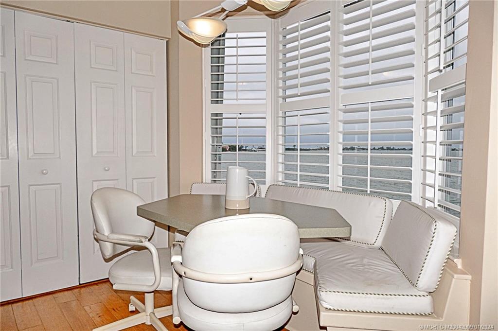 5800 NE Island Cove Way 2205