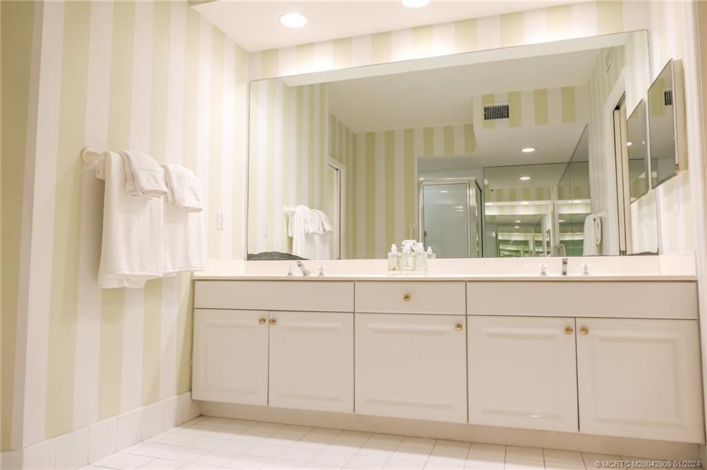 5800 NE Island Cove Way 2205