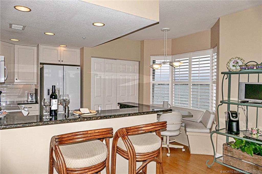 5800 NE Island Cove Way 2205