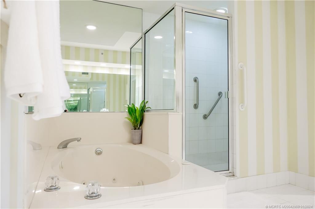 5800 NE Island Cove Way 2205