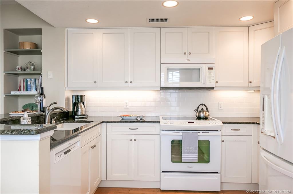 5800 NE Island Cove Way 2205