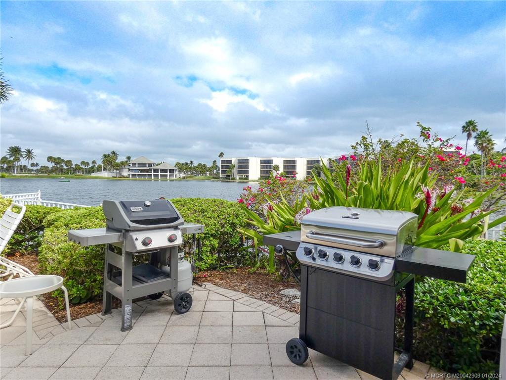 5800 NE Island Cove Way 2205