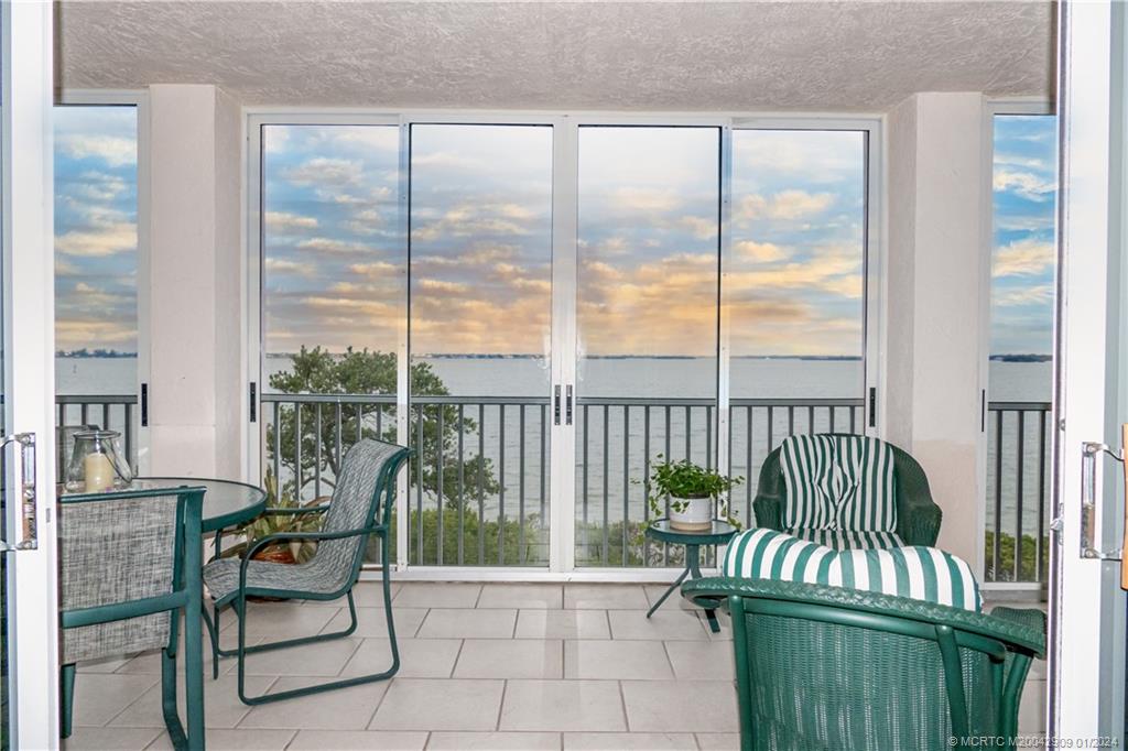 5800 NE Island Cove Way 2205