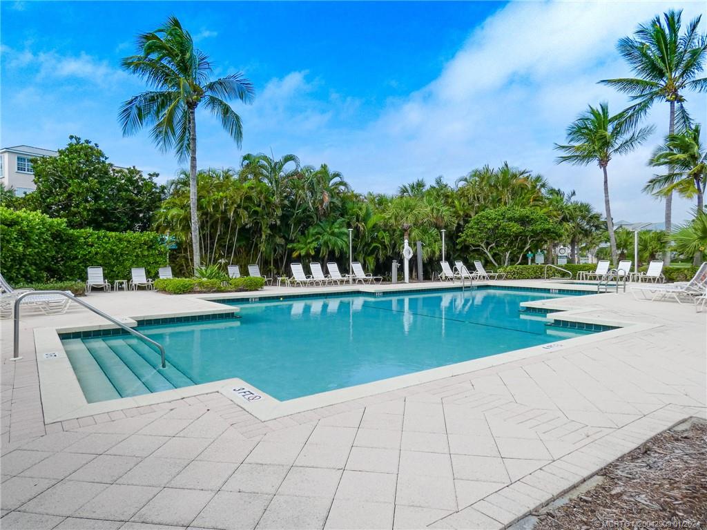 5800 NE Island Cove Way 2205