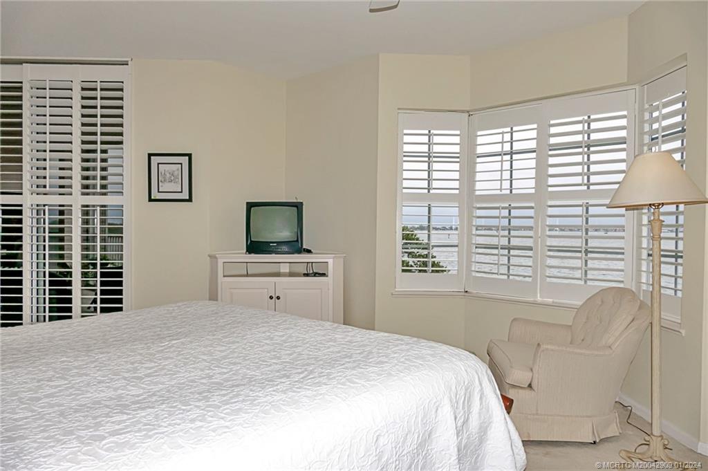 5800 NE Island Cove Way 2205