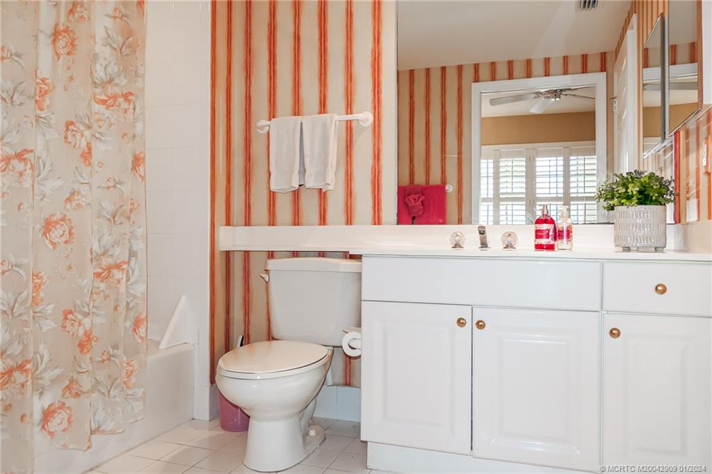 5800 NE Island Cove Way 2205