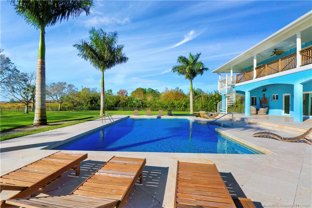 11555 SW Meadowlark Circle