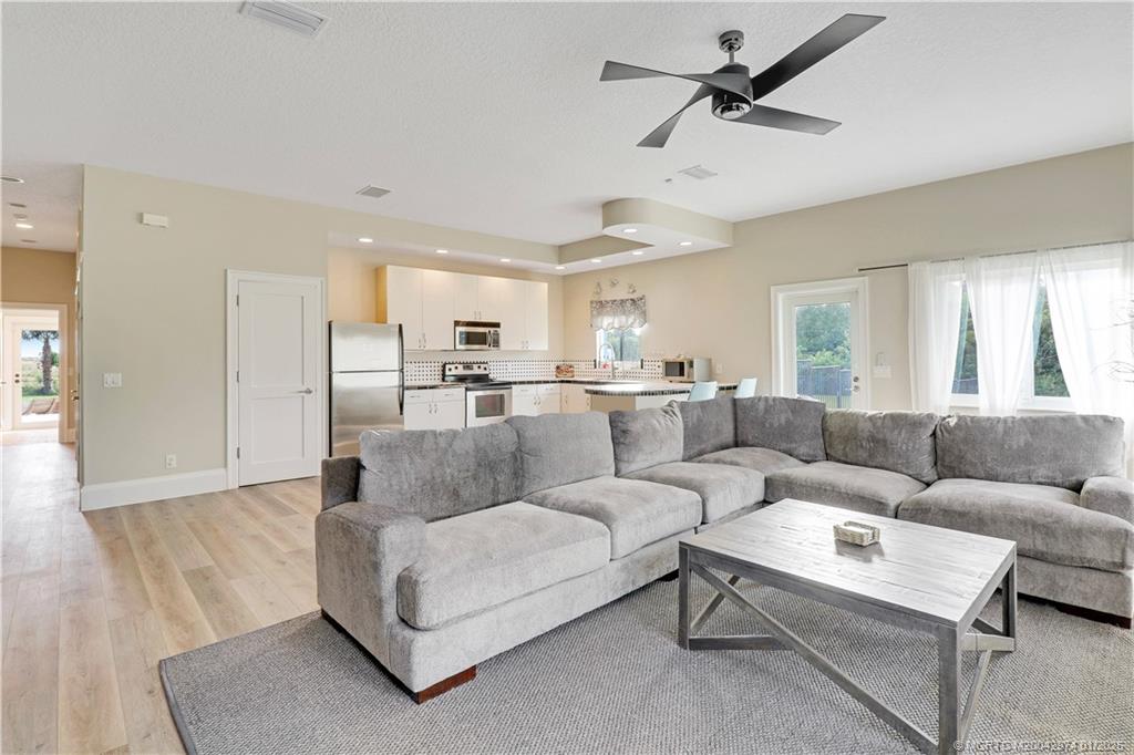 11555 SW Meadowlark Circle