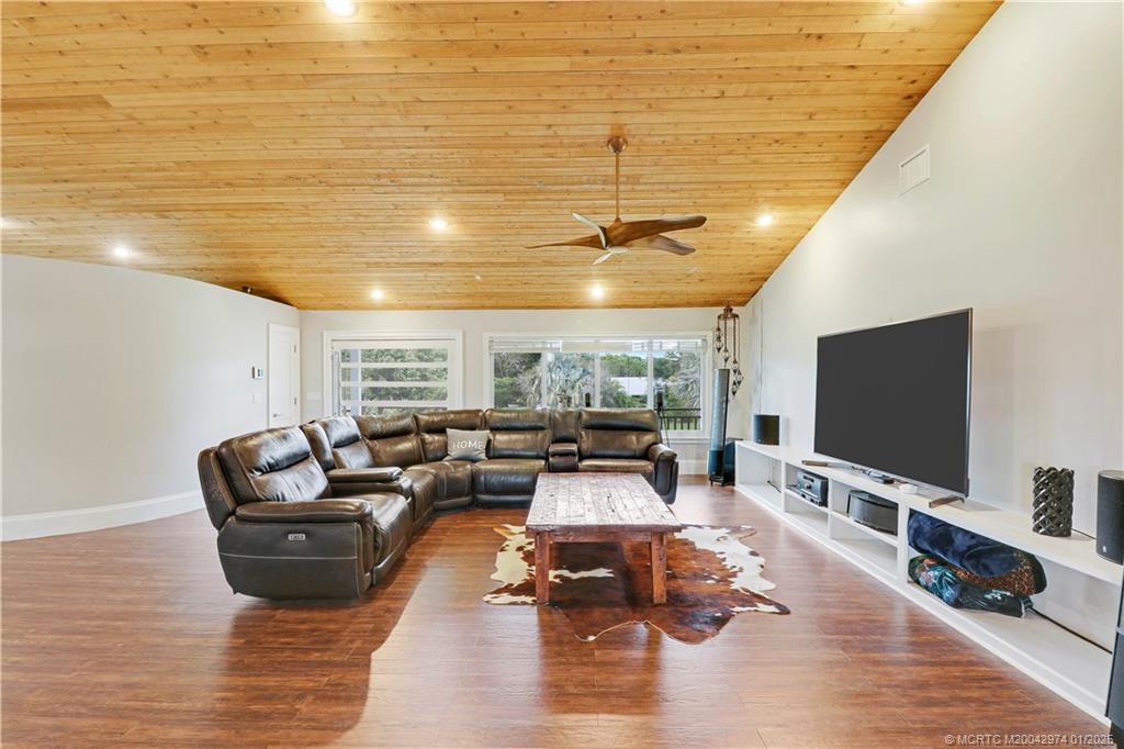 11555 SW Meadowlark Circle