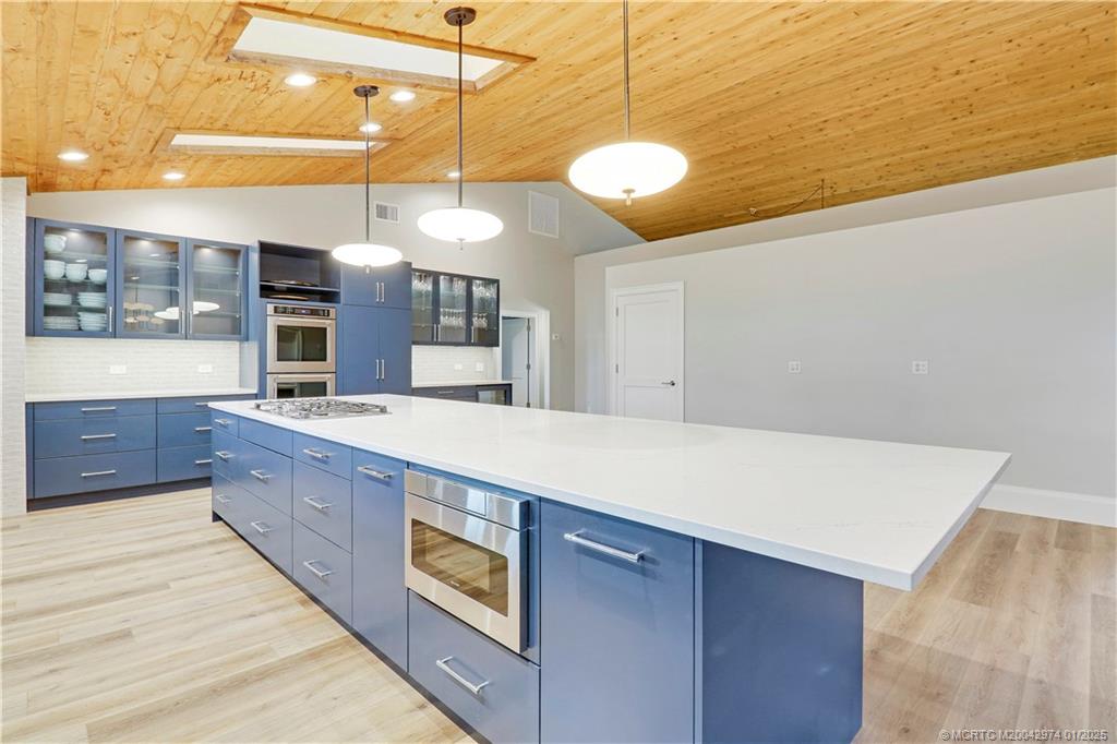11555 SW Meadowlark Circle