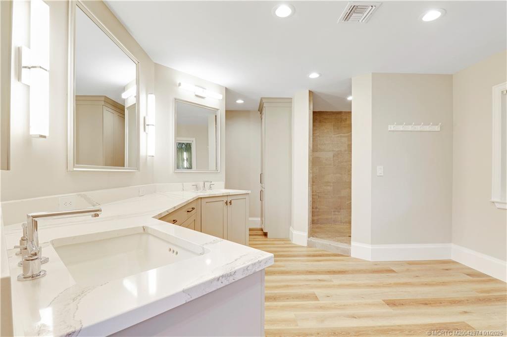 11555 SW Meadowlark Circle