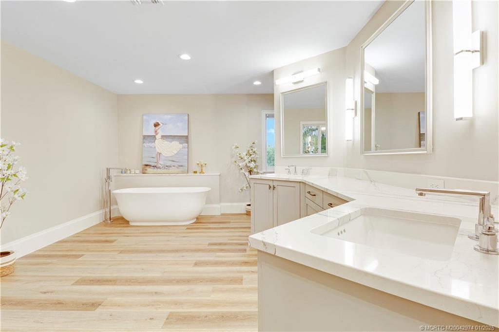 11555 SW Meadowlark Circle