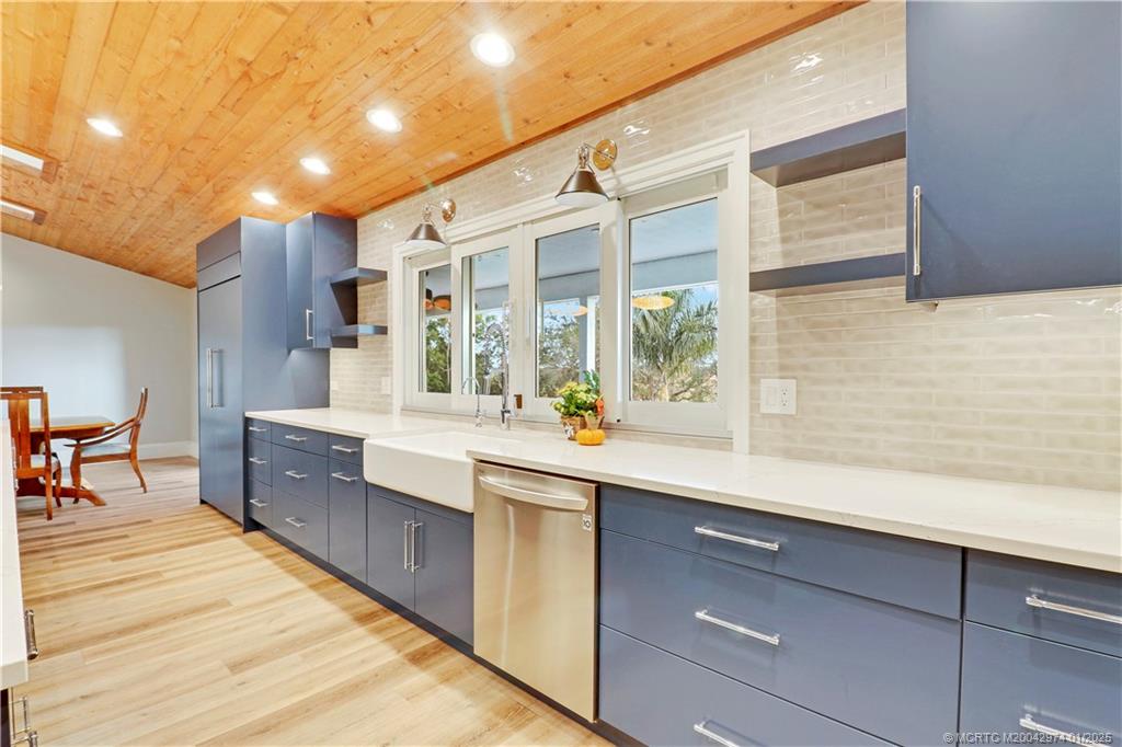 11555 SW Meadowlark Circle