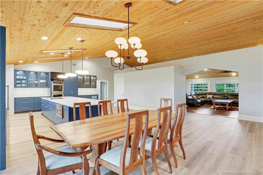 11555 SW Meadowlark Circle
