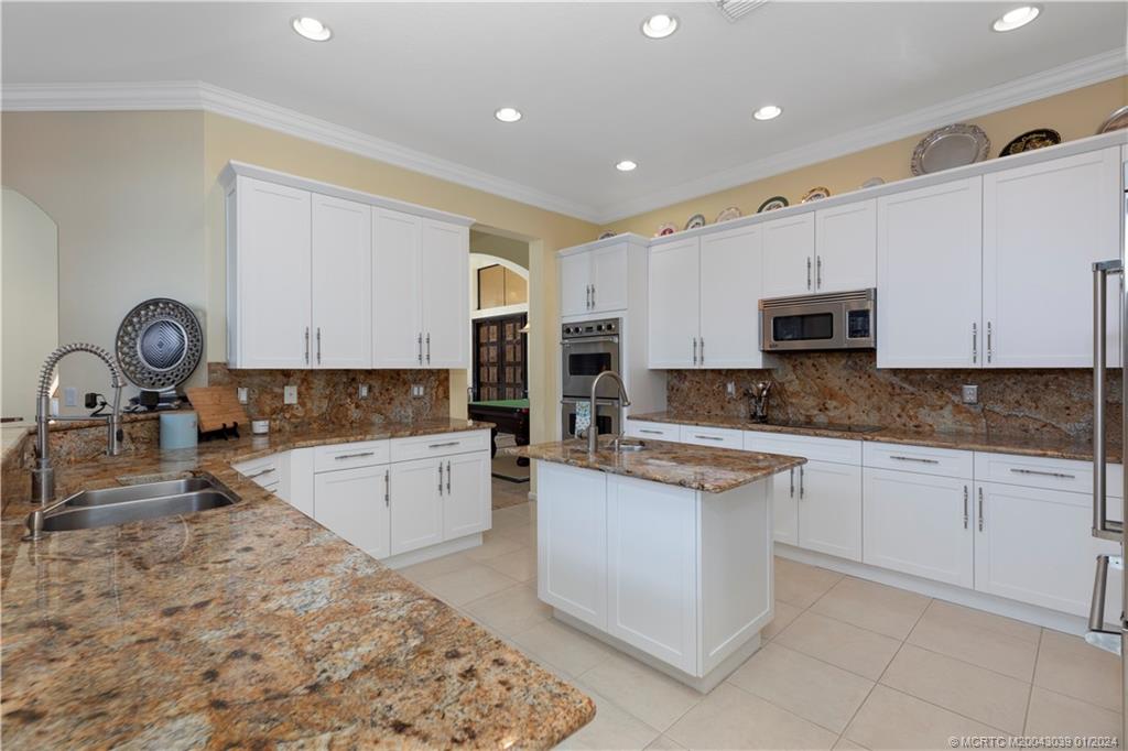 2282 SW Golden Bear Way