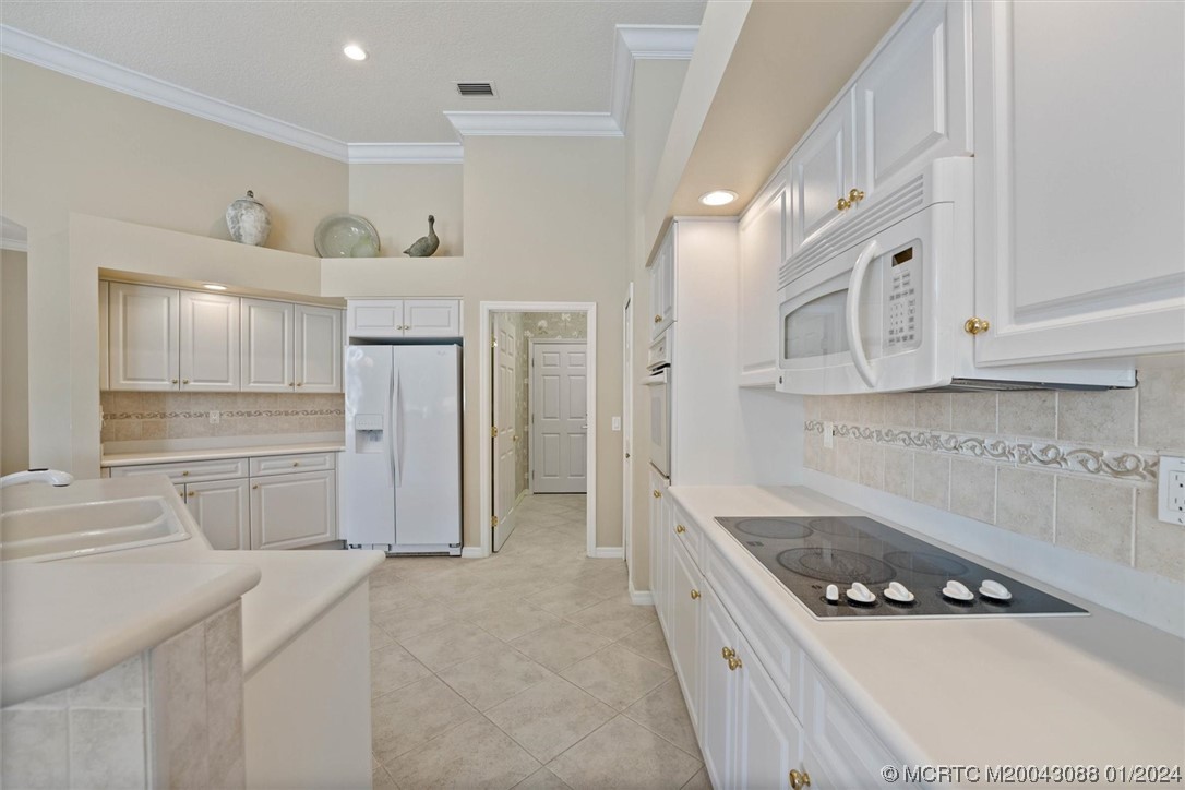 2048 SW Cimarron Ct