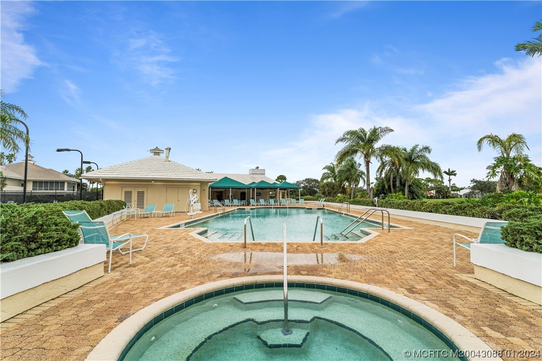 2048 SW Cimarron Ct