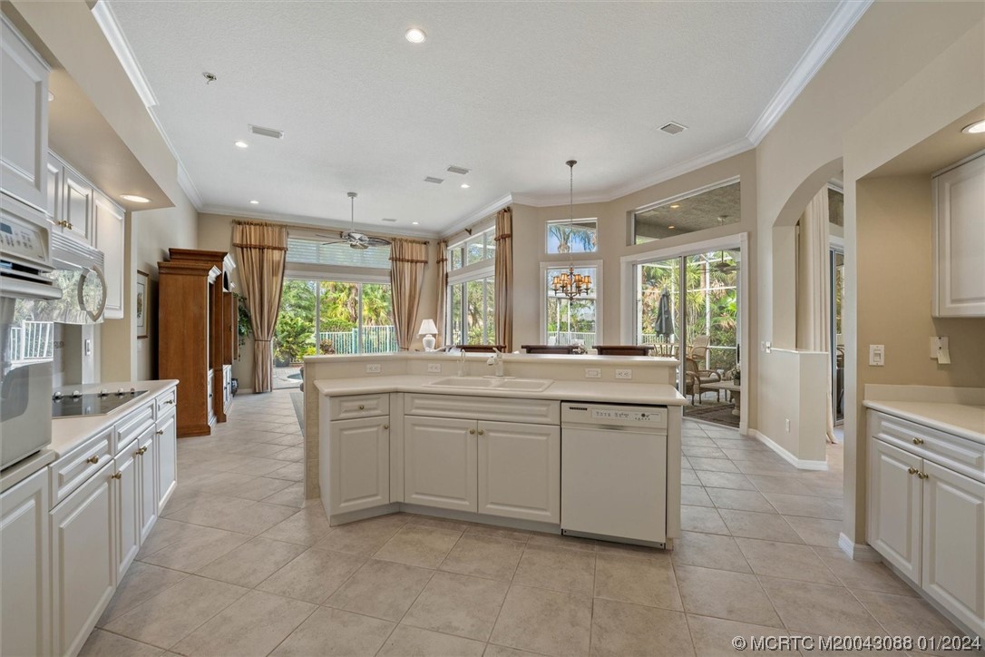 2048 SW Cimarron Ct