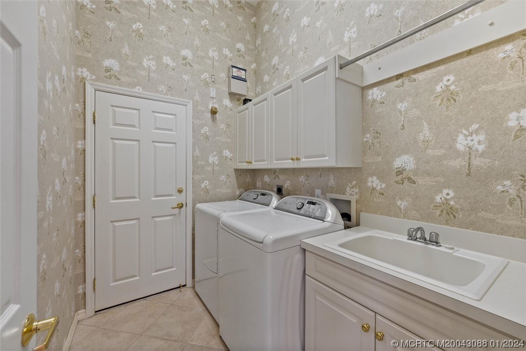 2048 SW Cimarron Ct