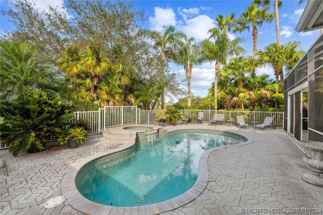 2048 SW Cimarron Ct