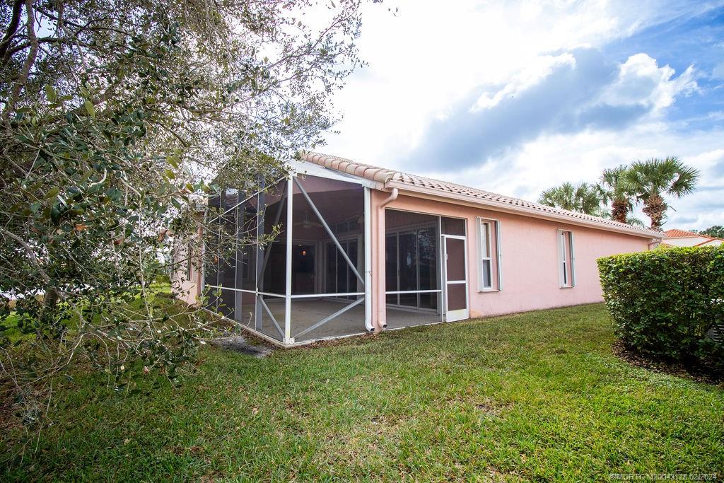 496 NW Blue Lake Drive