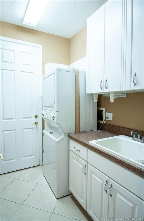 496 NW Blue Lake Drive