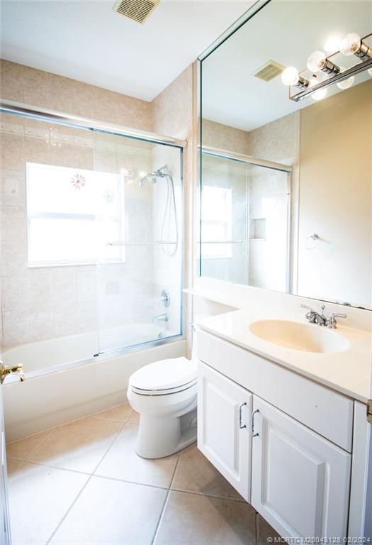 496 NW Blue Lake Drive