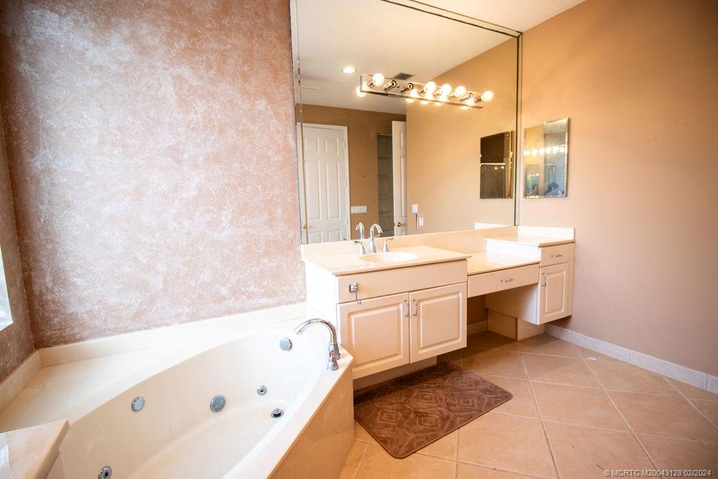 496 NW Blue Lake Drive