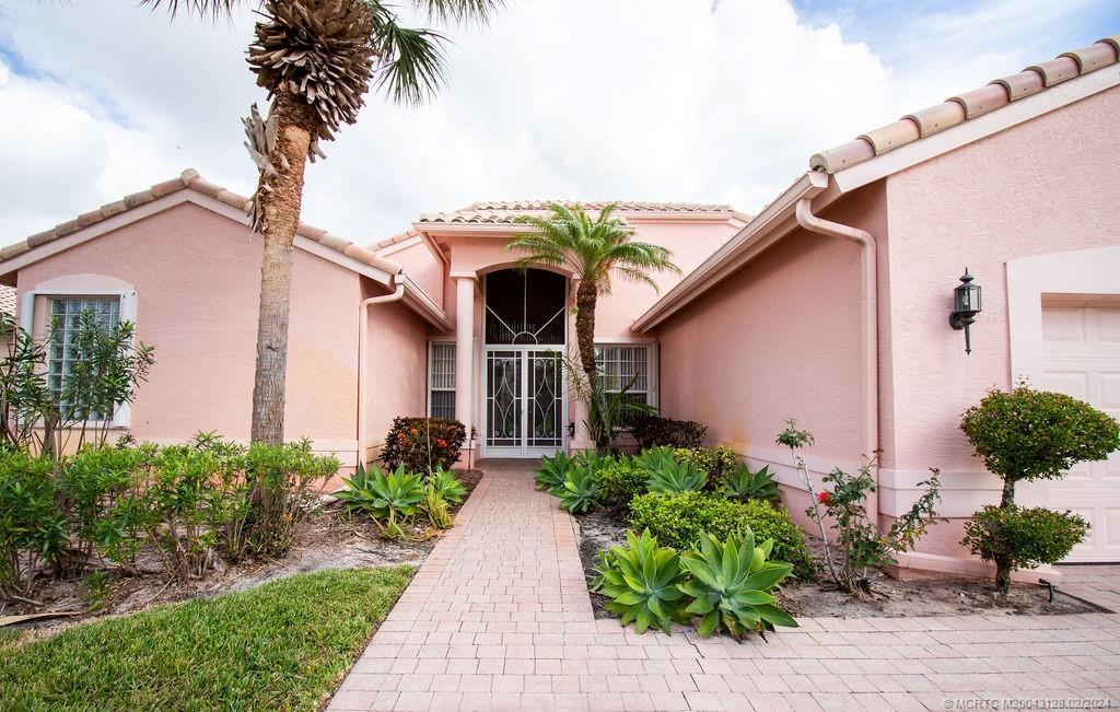 496 NW Blue Lake Drive